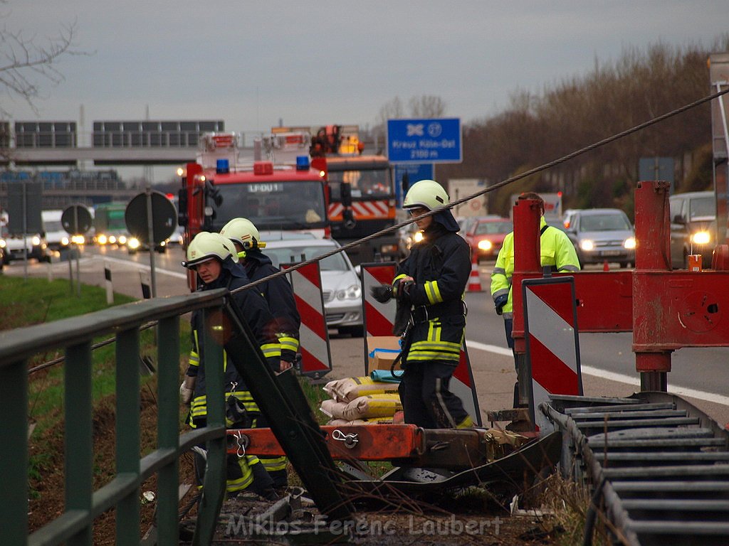 LKW stuerzt um A 3 Rich Frankfurt AK Heumar P0486.JPG